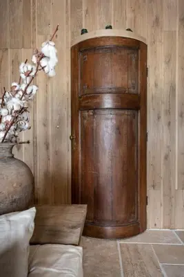 a wooden door in a room with a vase at The Meetinn in Waverveen
