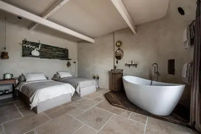 a bedroom with two beds and a bath tub at The Meetinn in Waverveen