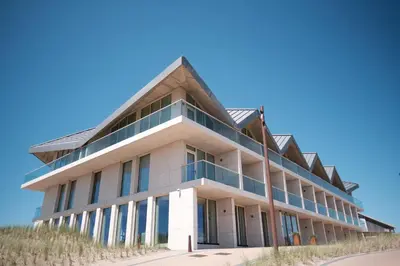 an external view of a building at Boutique Hotel Blendin Bloemendaal aan Zee in Bloemendaal Aan Zee
