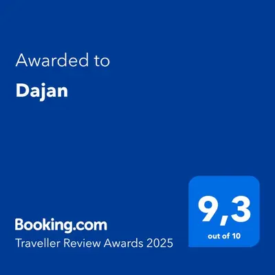 a blue text box with the text awarded to dianza traveler review awards at Studio Dajan in Almere