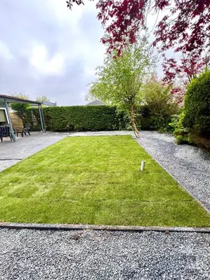 a yard with grass and a golf ball on the ground at Cozy family house with spacious garden in the nature near Amsterdam in Vijfhuizen