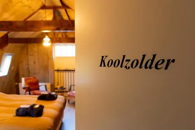 a room with two beds and a sign that reads koobler at De oude walnoot in Sint Pancras