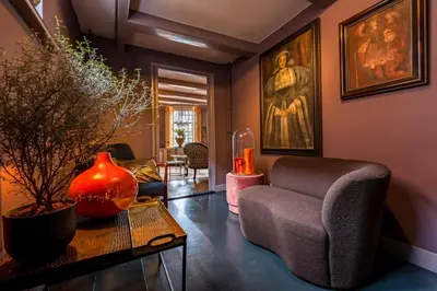 a living room with a couch and a vase on a table at De Ginkgo in het hart van Hoorn in Hoorn