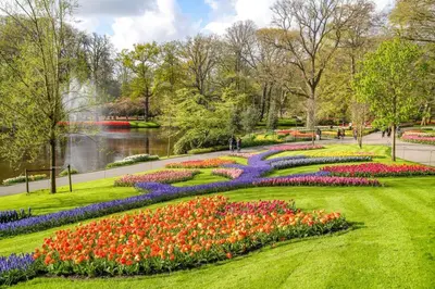 a circular garden with flowers in a park at Luxury Houseboat Liberdade with sauna and dinghy in Monnickendam