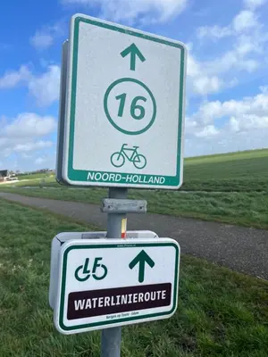 a sign for a speed limit on a road at Het Buitenleven in Spaarndam